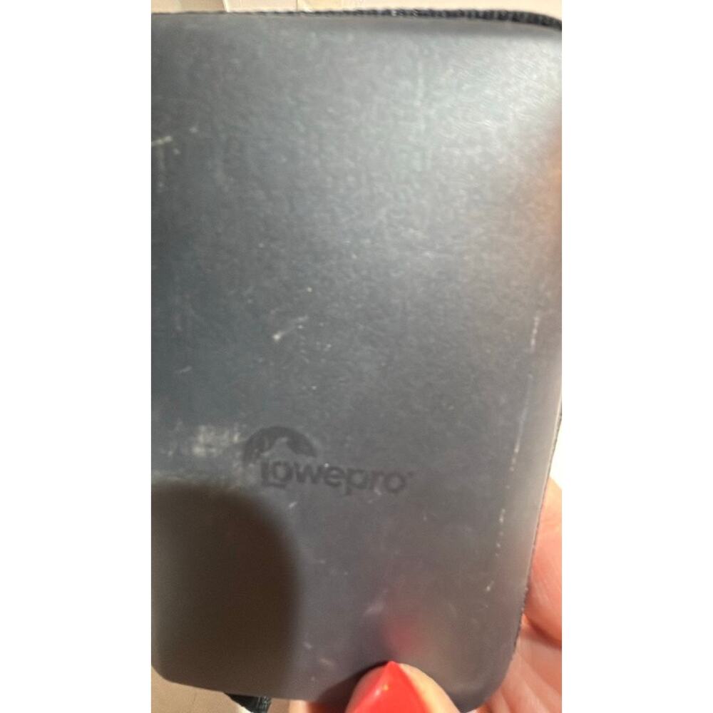 Lowepro Hard Shell Camera Case - Picture 2 of 6